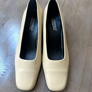 Aerosole beige, leather slip on pumps.